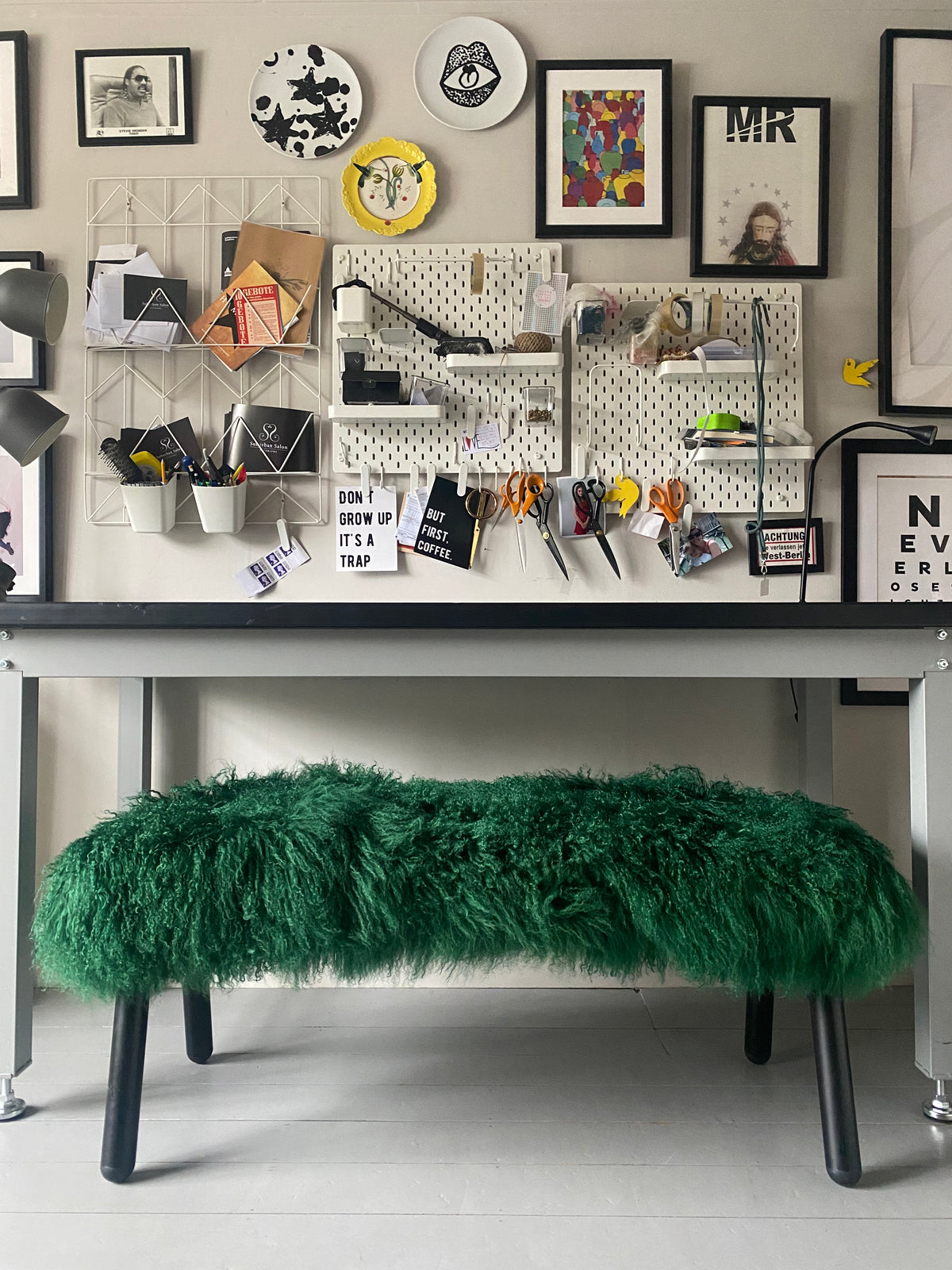 Single pin mongolian sheepskin bench