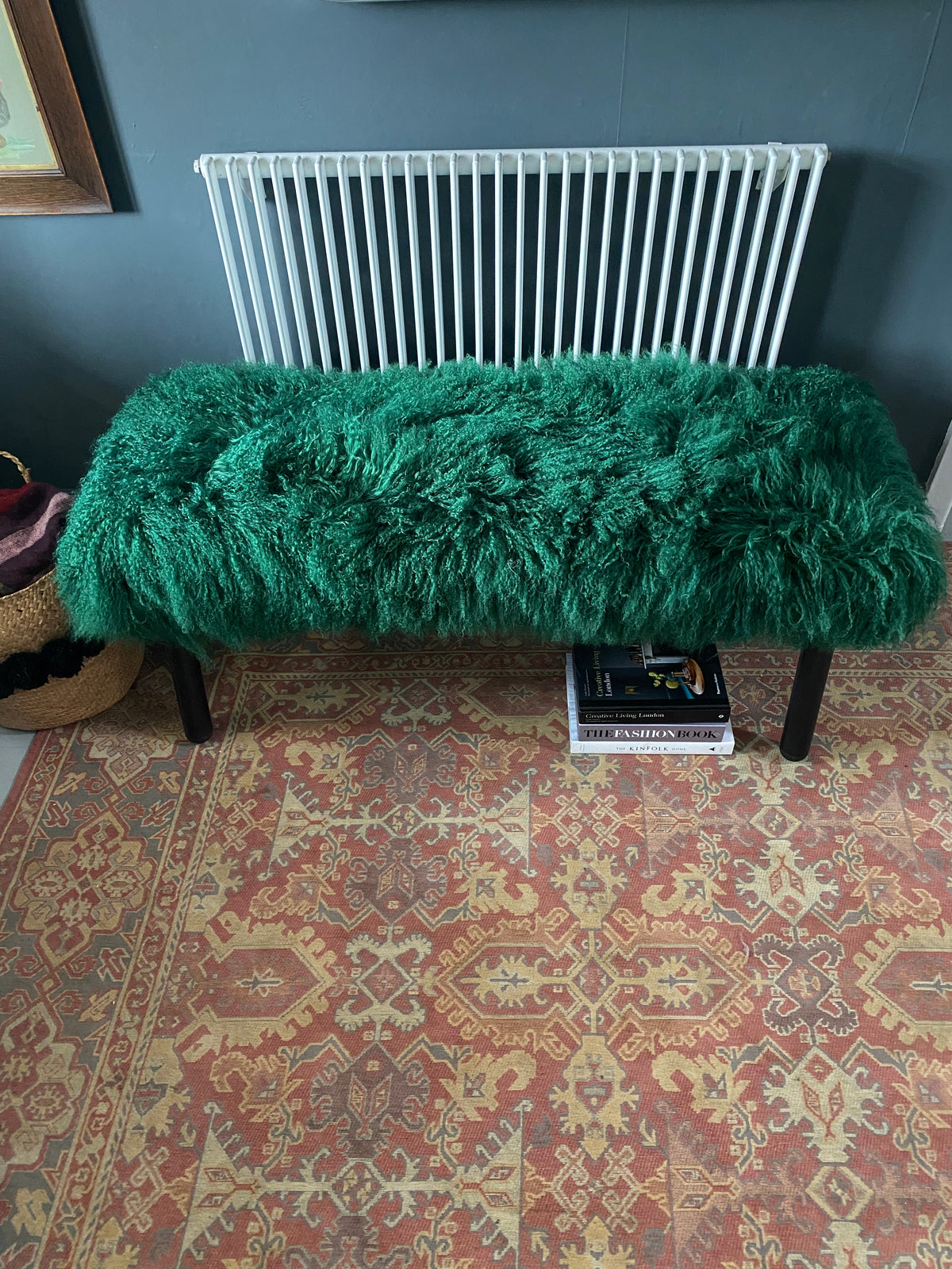 Single pin mongolian sheepskin bench