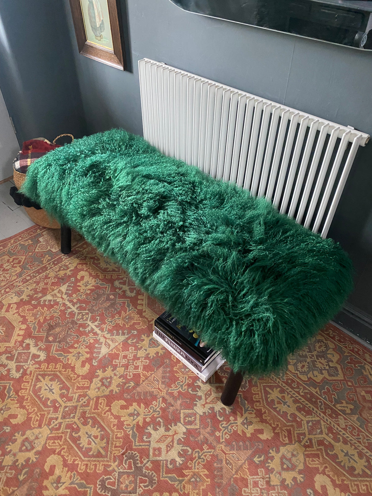 Single pin mongolian sheepskin bench