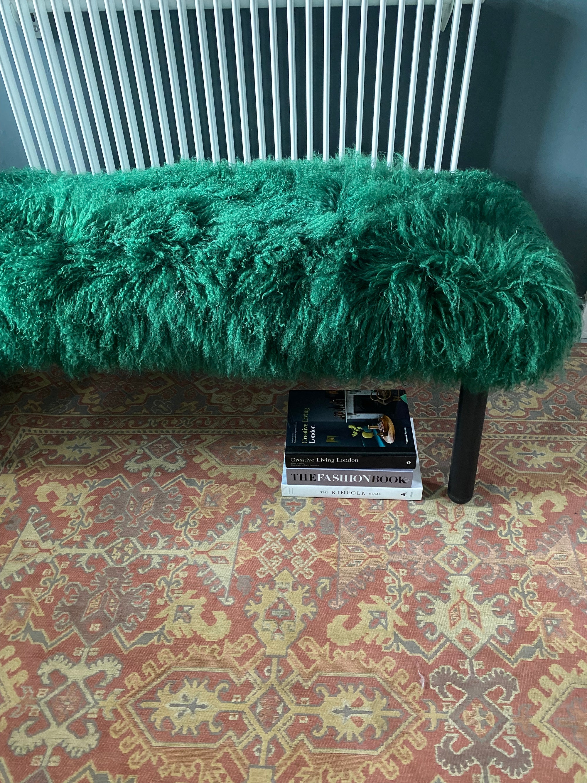 Single pin mongolian sheepskin bench